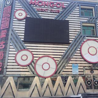 Angled lines and discs adorn the frontage of a night club.