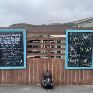 Blackboards at Mākara Cafe say 'Sorry closed till 27 Jan 24'.