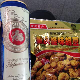Chongqing Strange-Taste Horsebeans and half a litre of Zaebringer Hefeweizen.