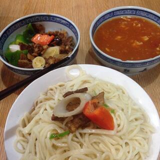 Bowls of meat, vegetables, soup and noodles.
