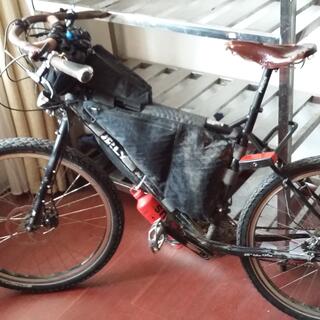 My bicycle is D-Locked to shiny metal shelving.