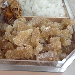 Brown clumps with a shiny speckled exterior.