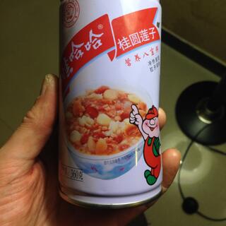 A tall narrow can showing a picture of vegetables in a bowl.