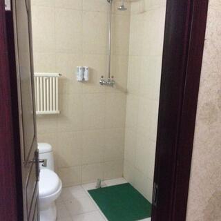 The bathroom fixtures are installed in the opposite layout from usual.