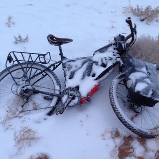 My bike lies in the snow.