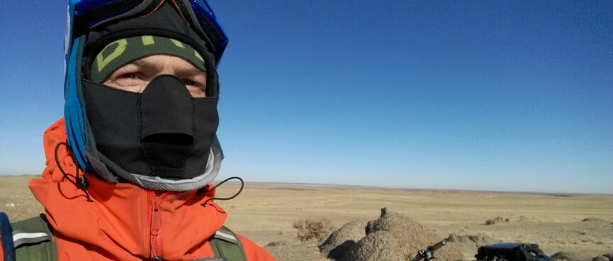 Wearing a balaclava, beanie, hoody, goggles and a jacket, I squint my eyes and stare into the distance.