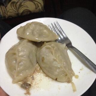 Three buzze on a dinner plate.