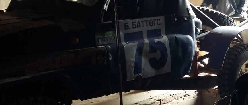 The door of the jeep features a large number 75.