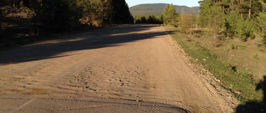 A tar seal road abruptly changes to dirt.