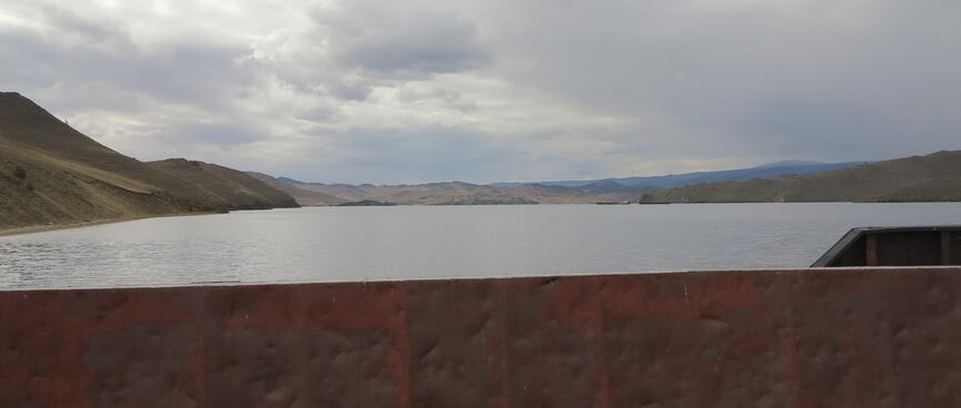 A still bay of water.