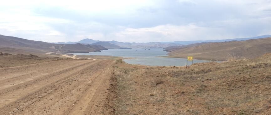 The main road back to the port.