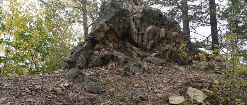 Rocky features further up the steep trail.