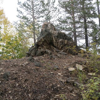 Rocky features further up the steep trail.