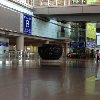 A large pot sculpture inside the terminal.