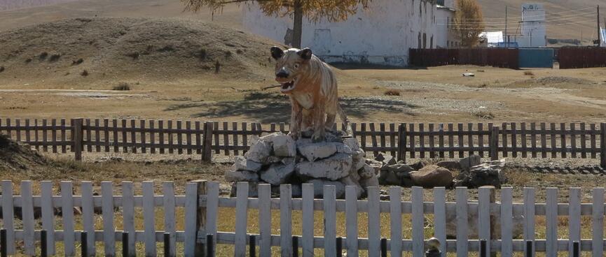 A menacing statue of a white wolf.