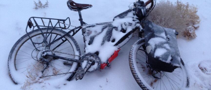 My bike lies in the snow.