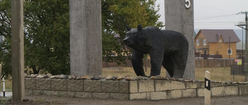 The Stella Khomutovo monument reads 'Khomutovo, 1685' and features a life size bear.